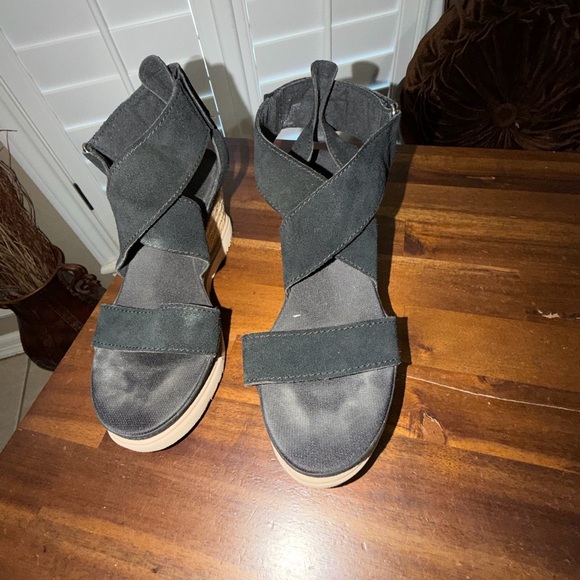 UGG Ileana wedge sandals, Size 6.5/7, GUC - Picture 4 of 8